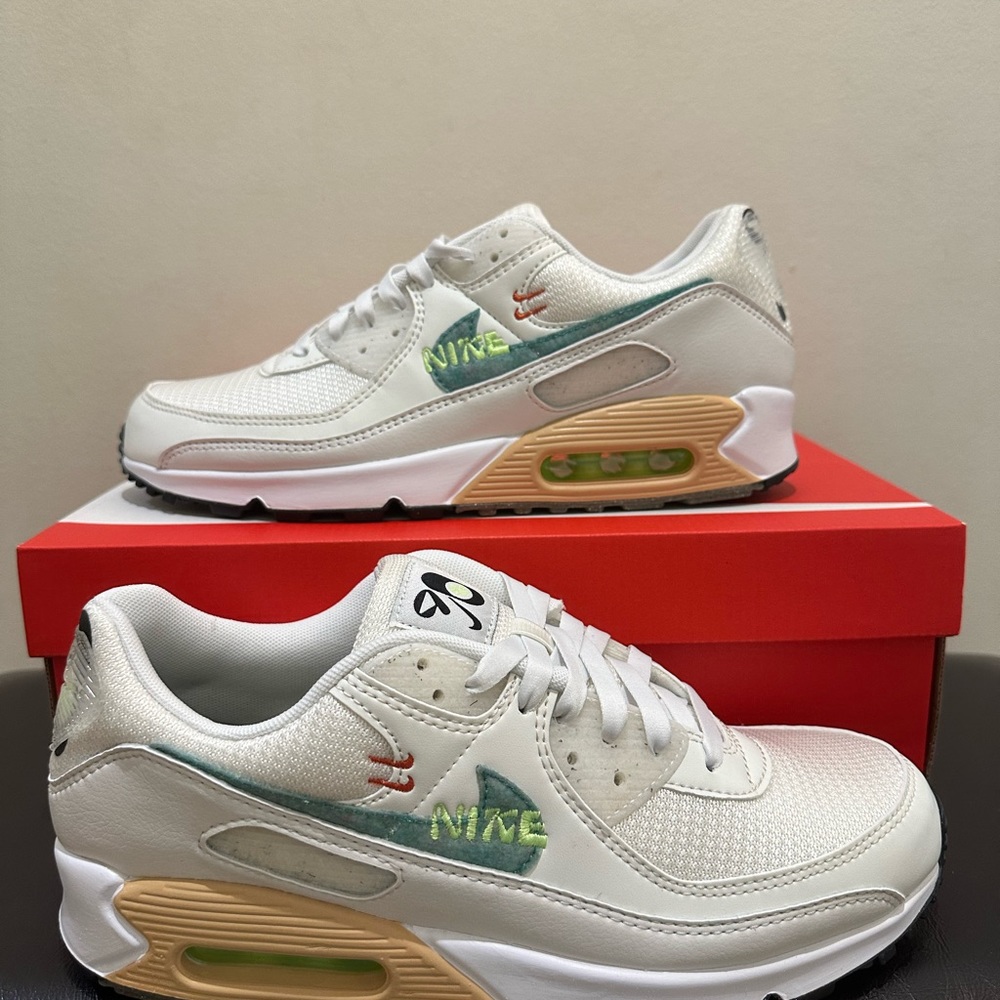 NIB Nike Air Max 90 SE White Neptune Green Womens Shoes DO9850-100 - Picture 4 of 7
